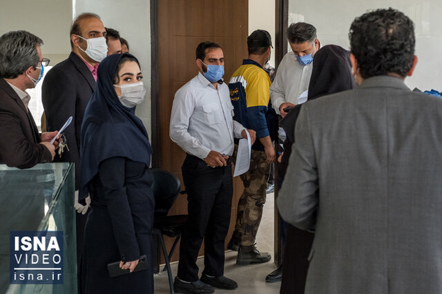 فیلم / واکسیناسیون مردم متدین تهران ، پشت درهای بسته
