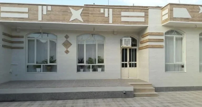 عکس نمای بیرونی ساختمان یک طبقه با سرامیک