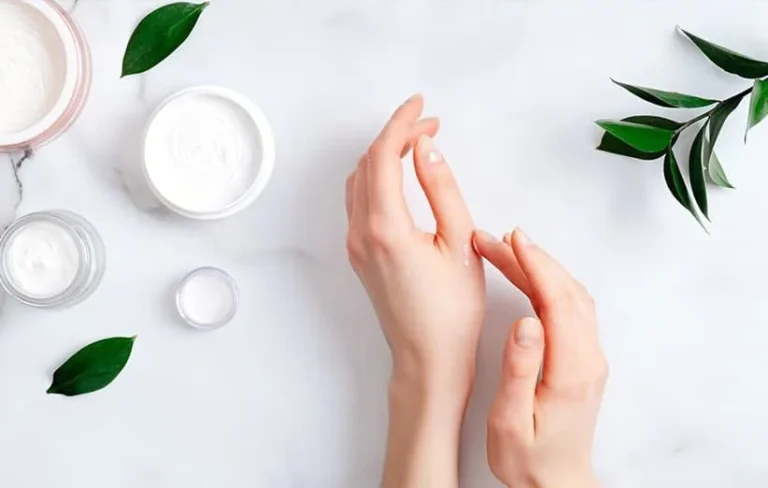 ؛چگونه با کرم مرطوب کننده به پوستی شاداب و لطیف دست پیدا کنیم؟
