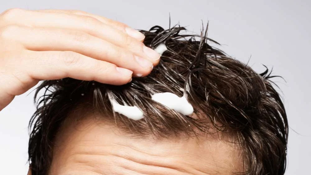 Application of hair gel in hair makeup